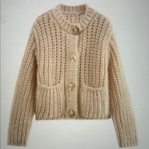 Cozy Knit Cardigan in Creamy beige
